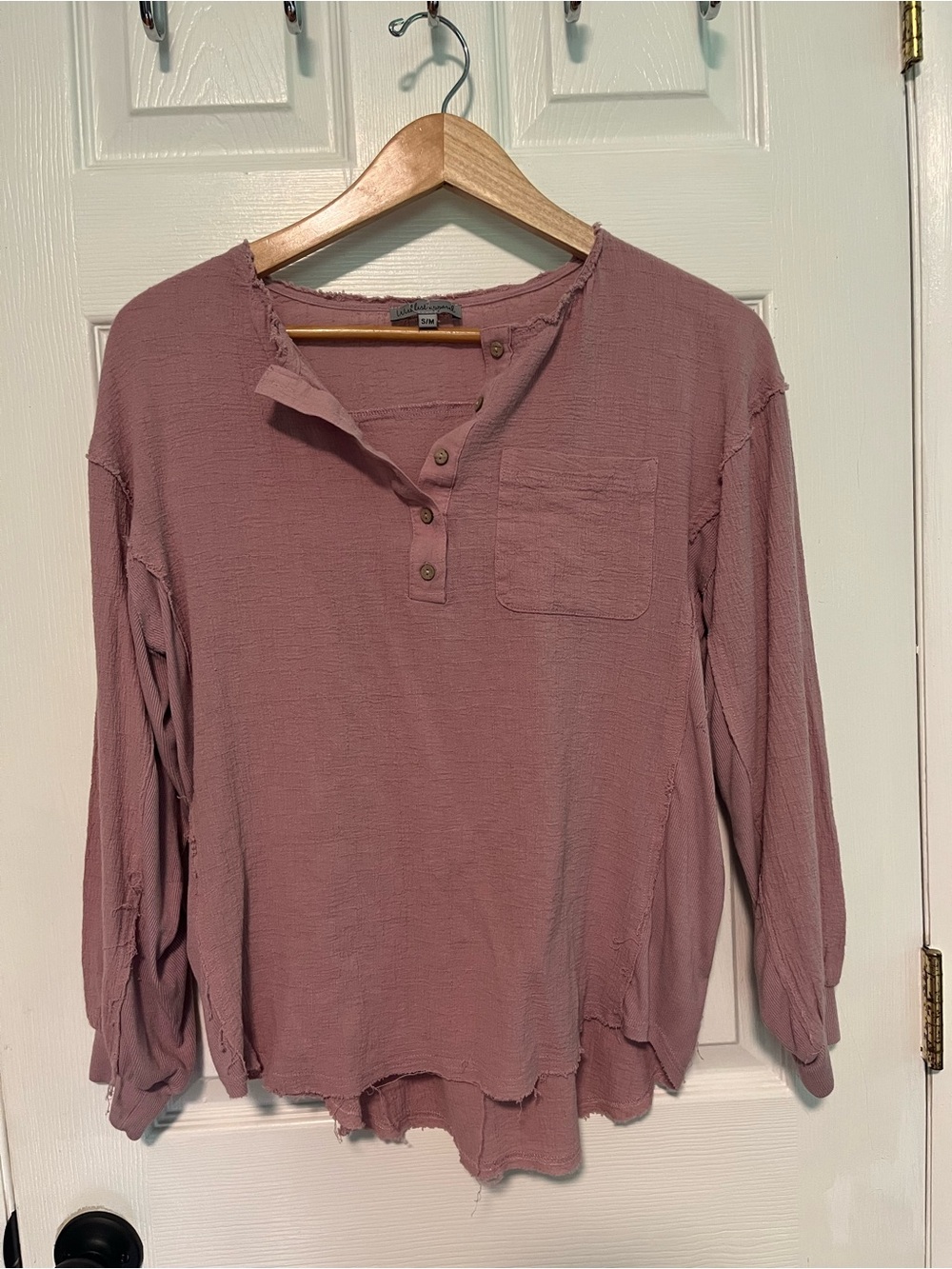 Relaxed Long-Sleeve Henley Blouse in Mauve with Chest Pocket